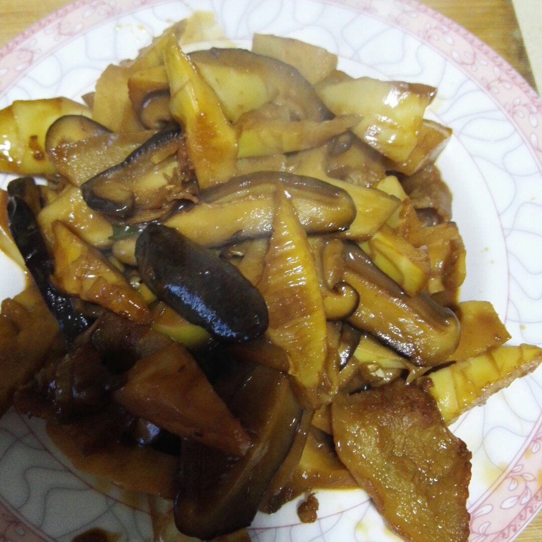 鲜笋烧香菇（勾氏私房菜）