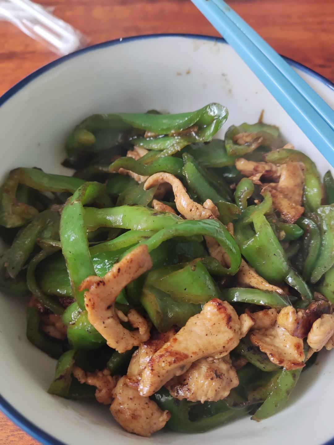 巨好吃的青椒炒鸡胸肉丝，超下饭