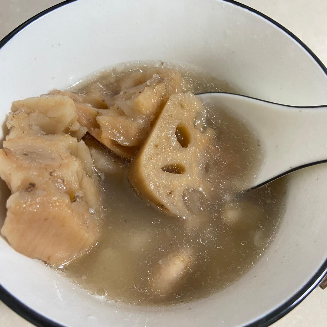 秋冬滋补——莲藕花生排骨汤（内附超香蘸料做法！）