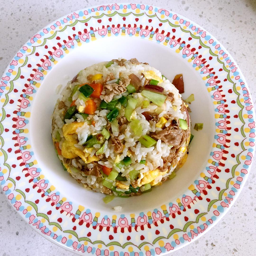 黑椒牛肉什锦炒饭