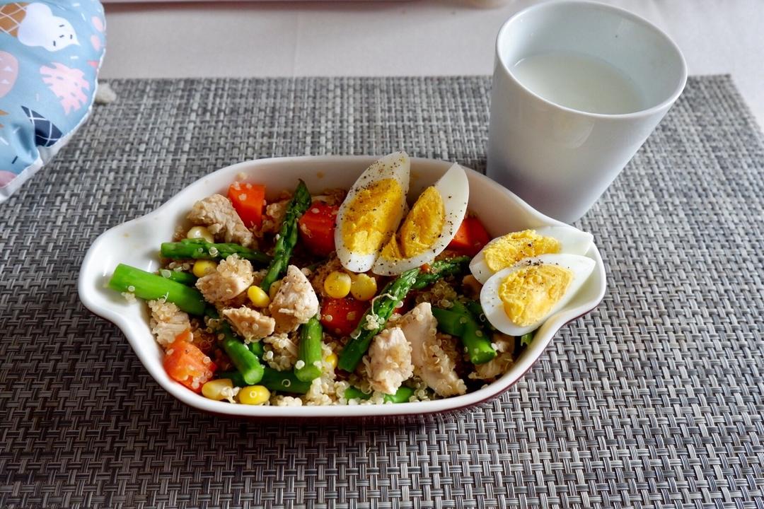 藜麦鸡胸肉时蔬沙拉