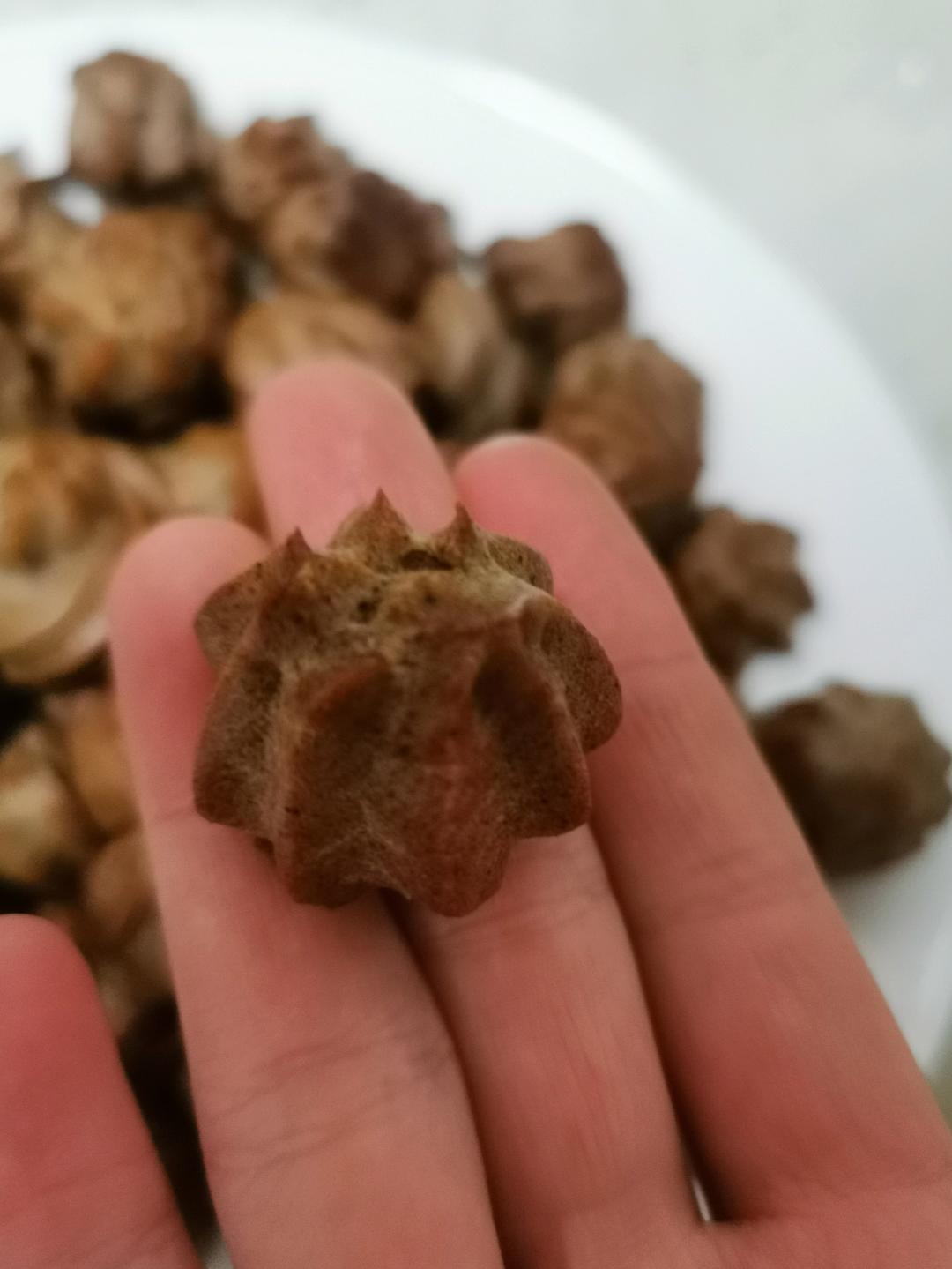 一口一个小巧可爱—迷你小泡芙