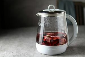 韩国柚子茶食谱—好喝的冬日热饮 洛神花果茶的做法 步骤4