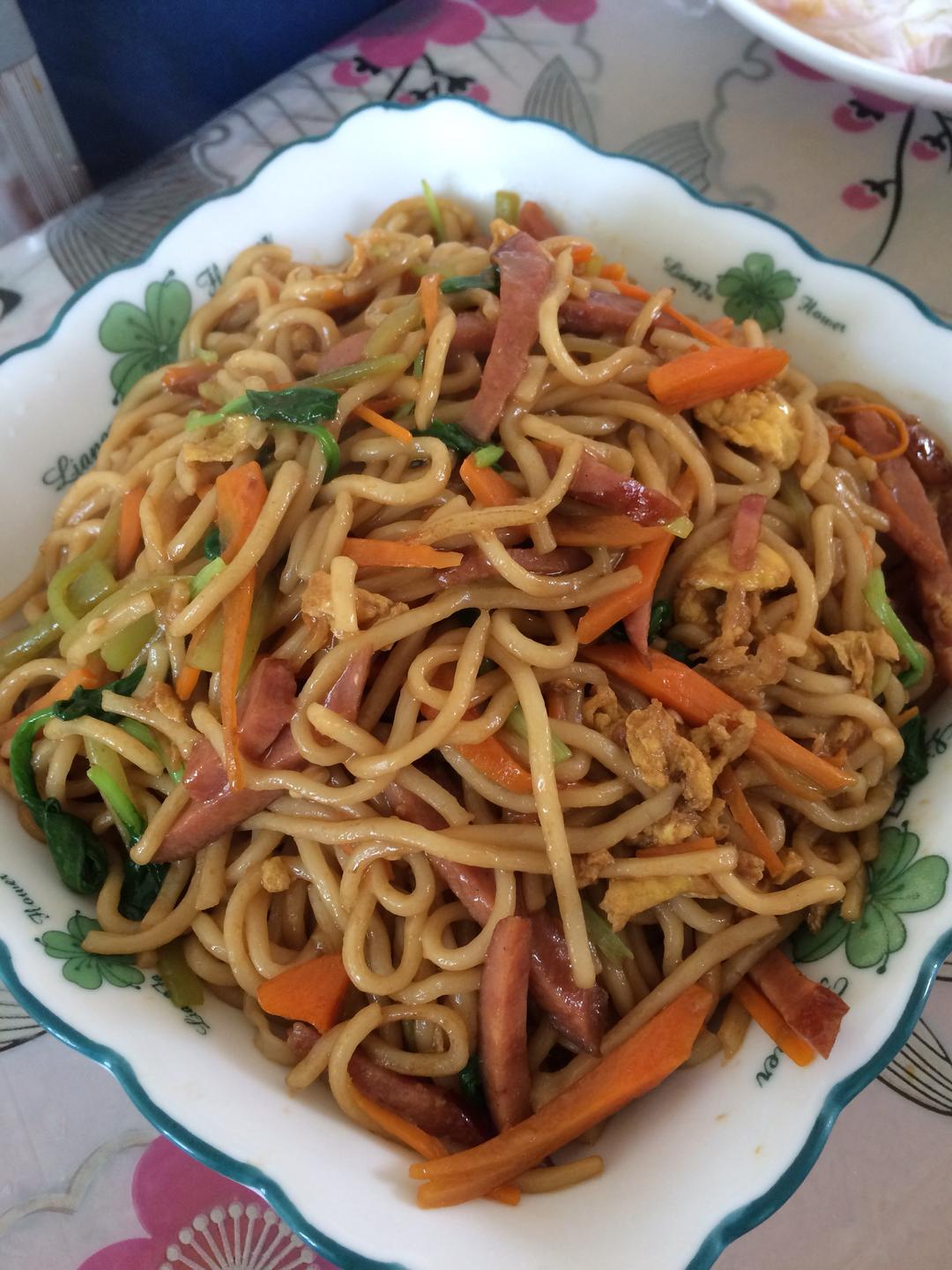 什锦炒面 蔬菜火腿炒面的做法