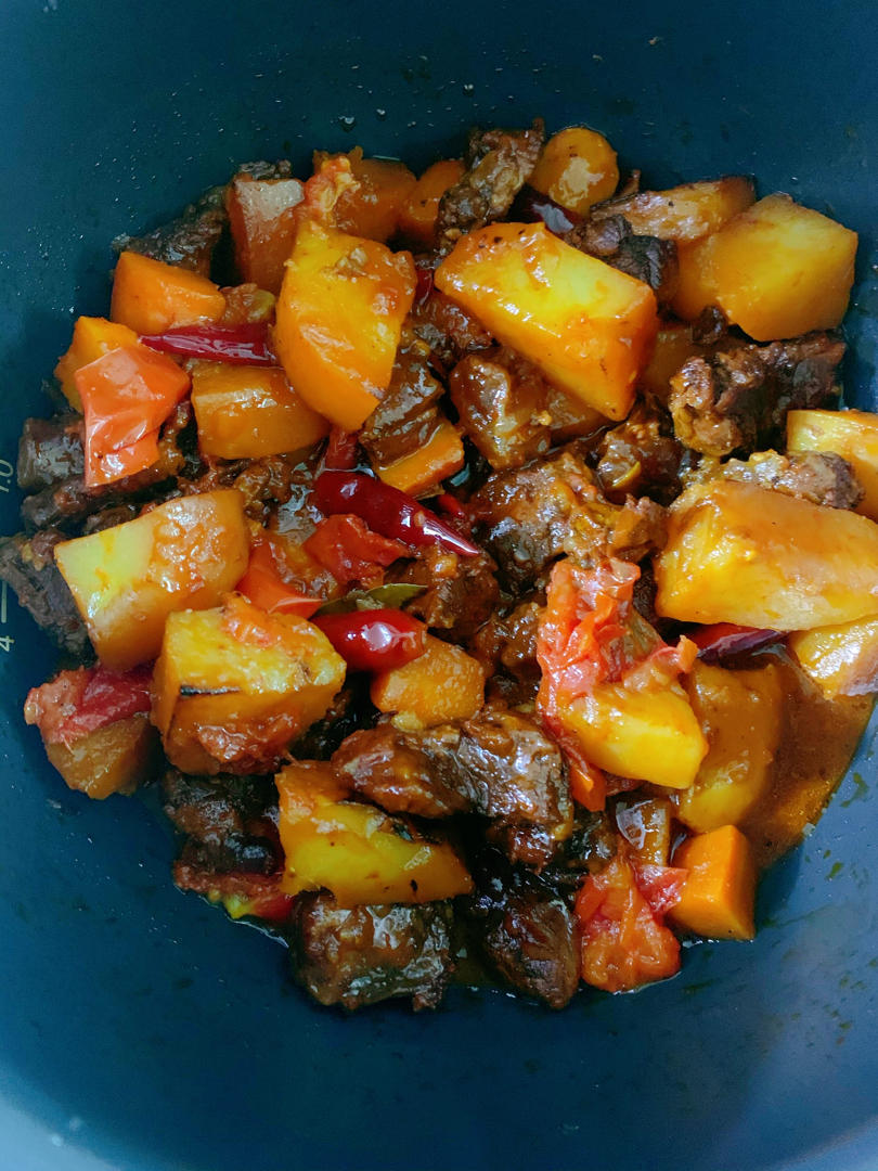 不放一滴水的番茄土豆炖牛腩（电饭锅版）