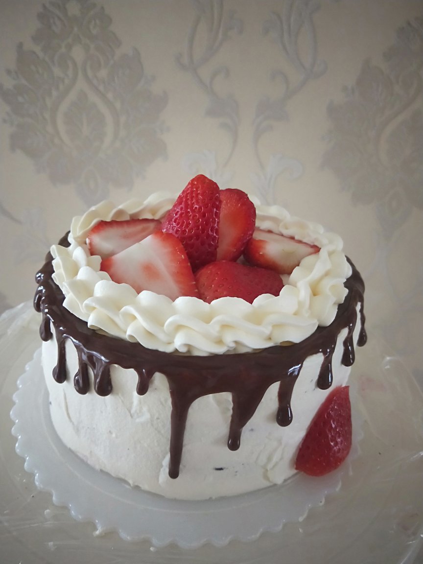 八寸戚风草莓巧克力淋面生日蛋糕🎂附详细步骤