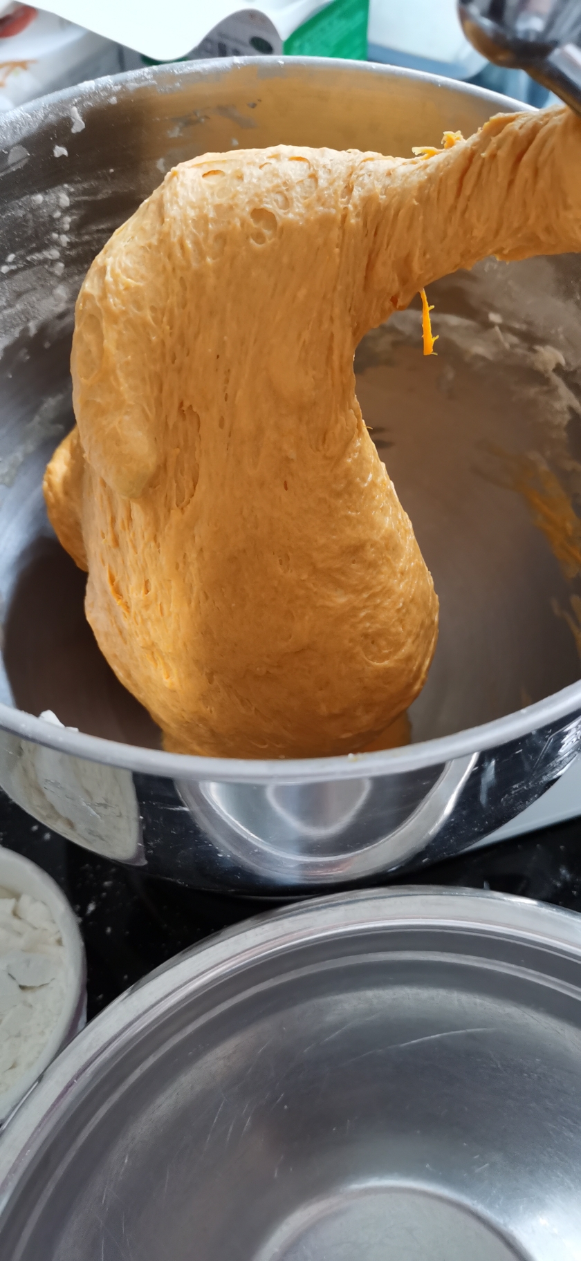 南瓜牛奶面包卷的做法 步骤2