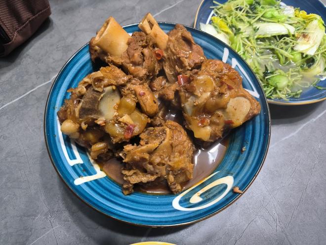 【酱大骨的做法步骤图,酱大骨怎么做好吃】懒羊羊不爱睡觉_下厨房