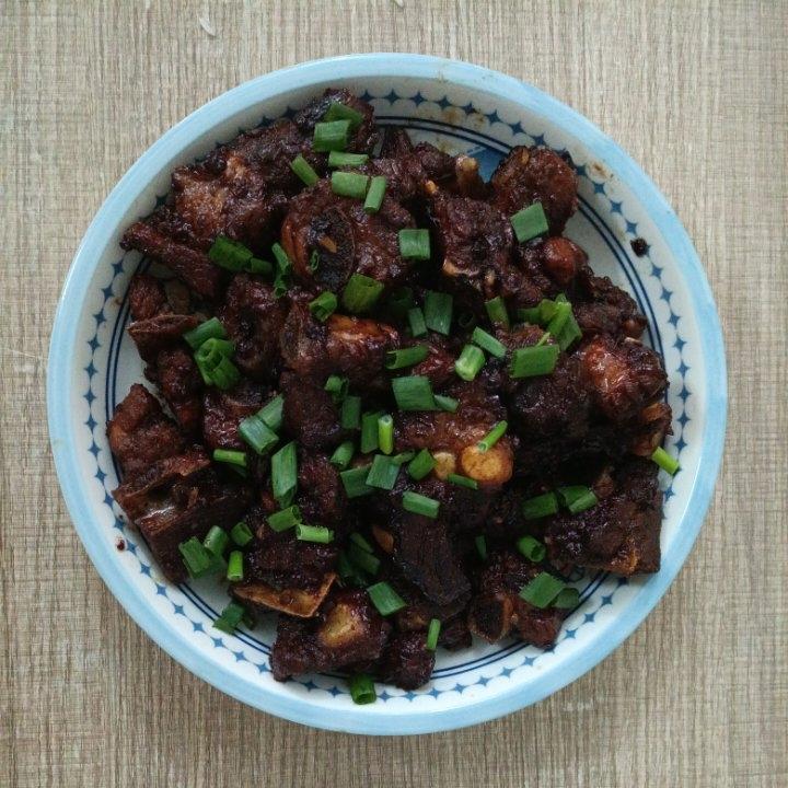 糖醋排骨的家常做法，色泽红亮，口感醇厚，好吃的停不下来