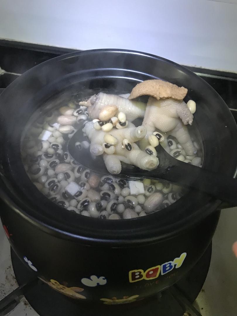 眉豆花生鸡脚汤