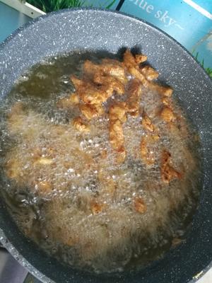 木木的酥肉豌豆煲的做法 步骤8