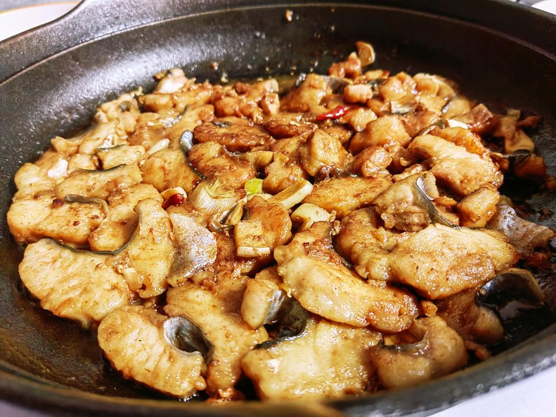 适合孩子吃的下饭菜：酱汁焖鱼