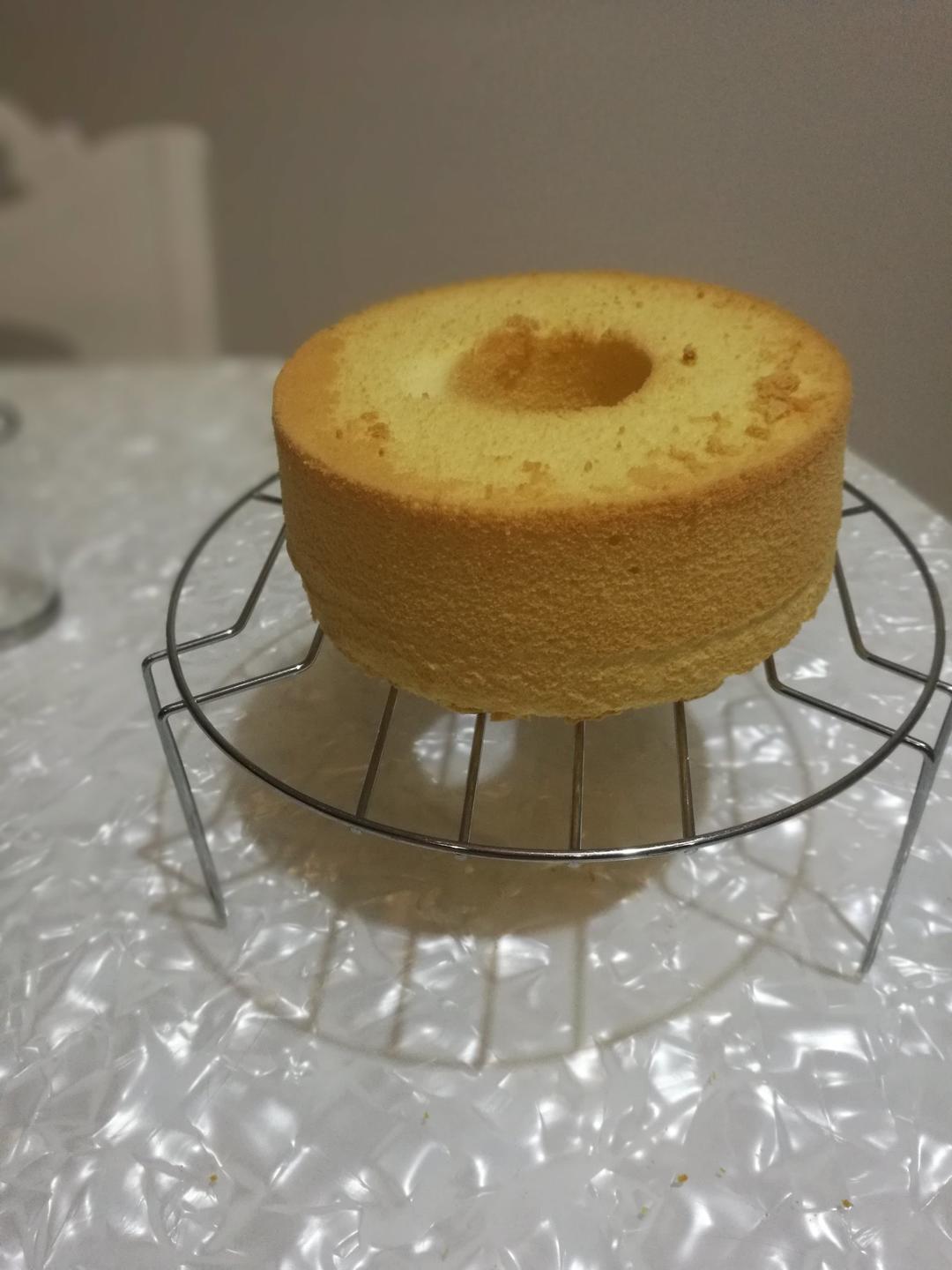 超简单完美戚风蛋糕（6寸2蛋）附打发、翻拌、脱模视频