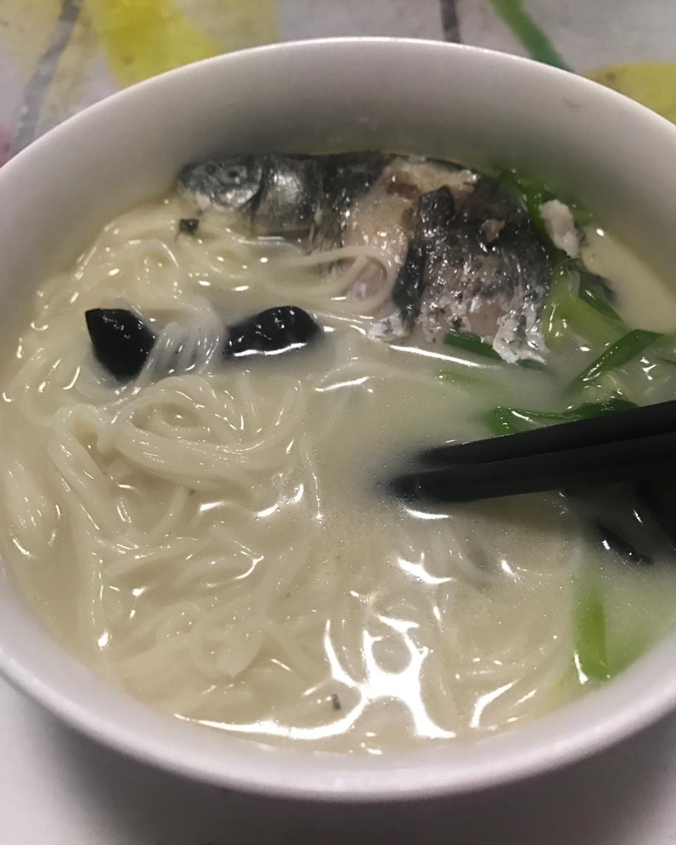 手機用戶3980_3ctx做的鯽魚湯麵