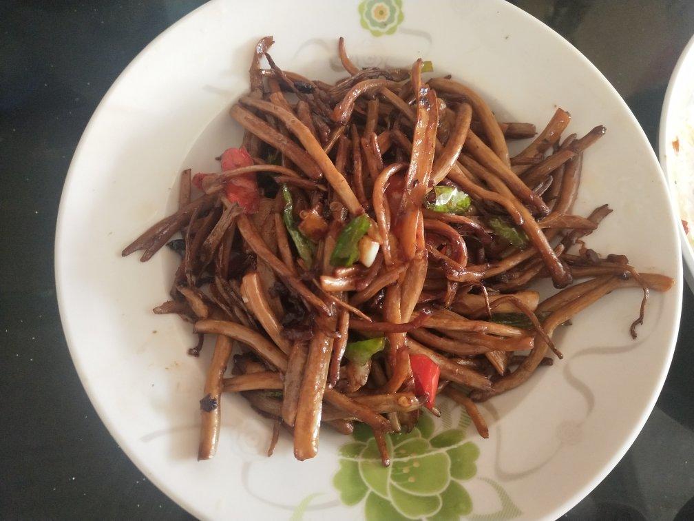 干锅茶树菇