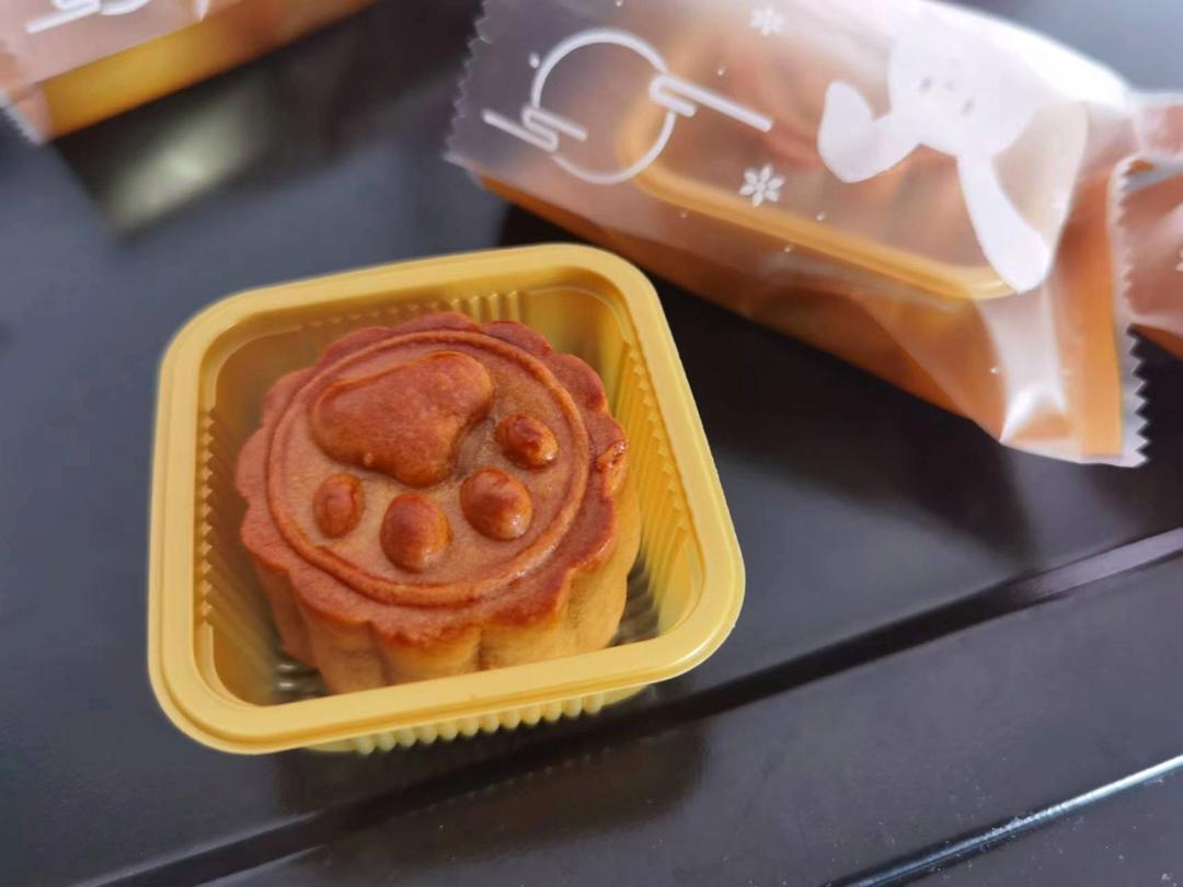 广式月饼—蛋黄莲蓉月饼