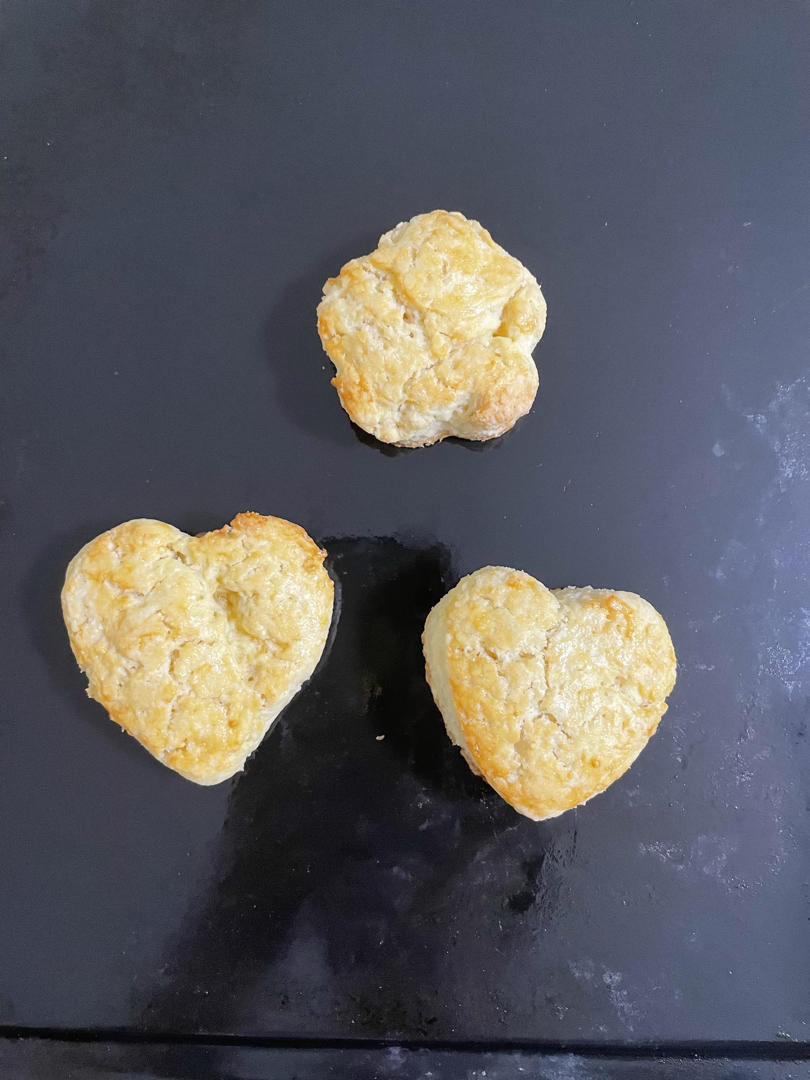 【视频】3分钟 奶油司康Scone(可能是世界上最快手的司康) 消耗淡奶油～