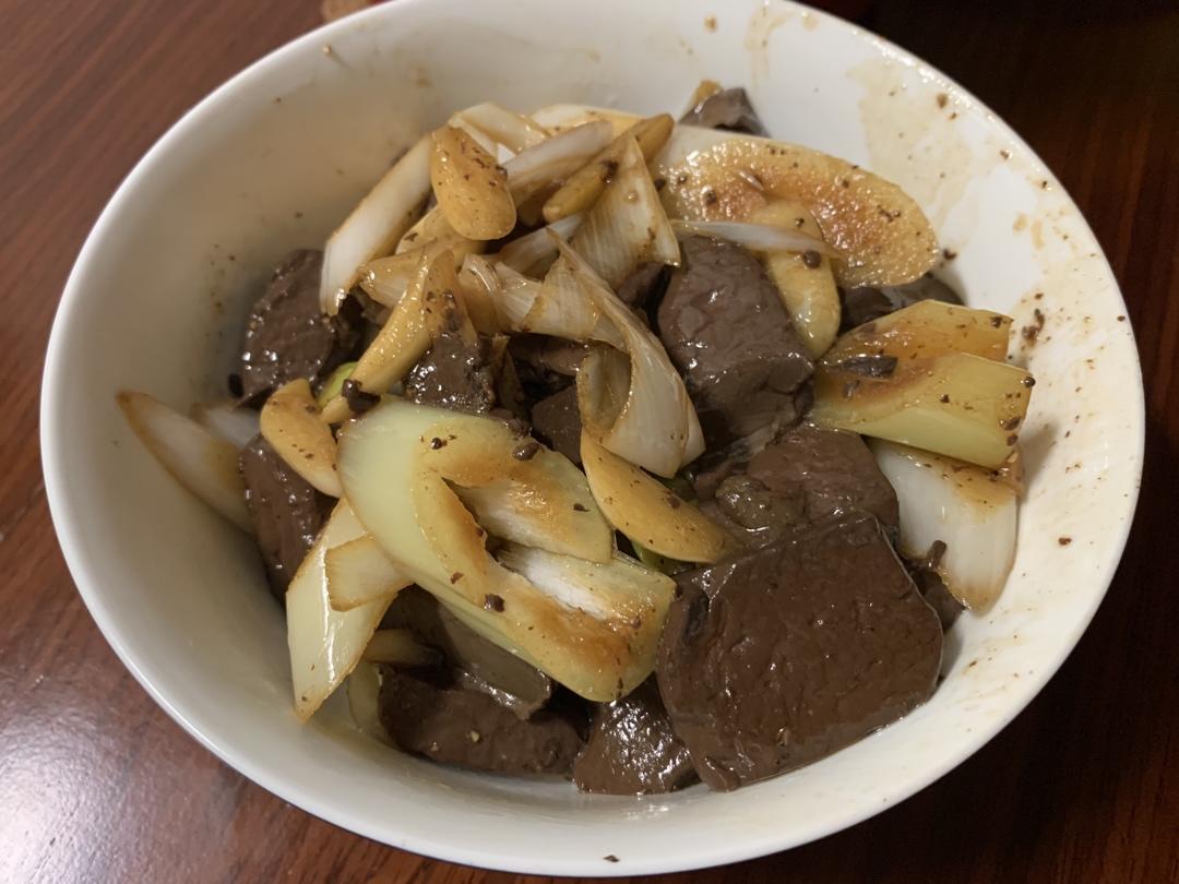 大葱冒鸭血（炒鸭血）