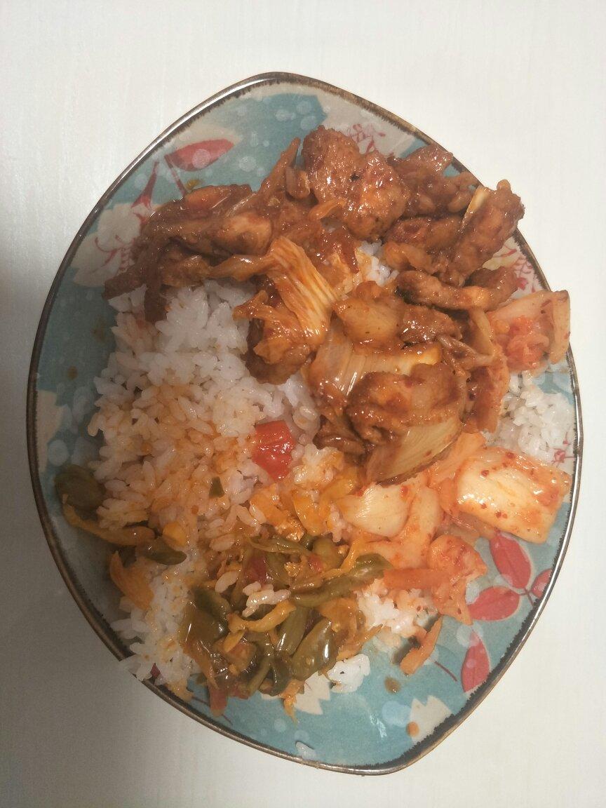 辣白菜炒五花肉