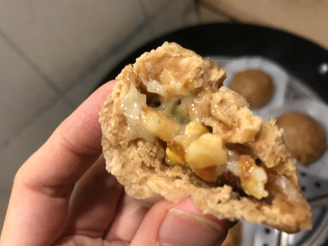 一定要尝试的美味流沙核桃包