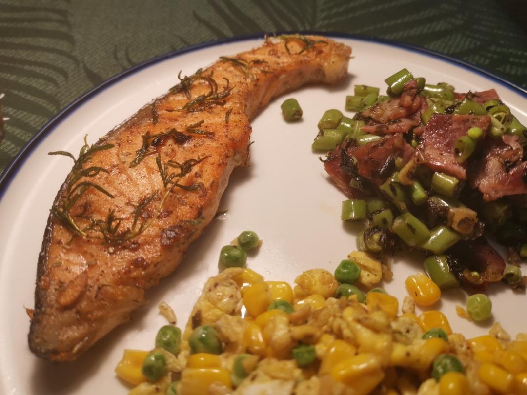 迷迭香煎三文鱼