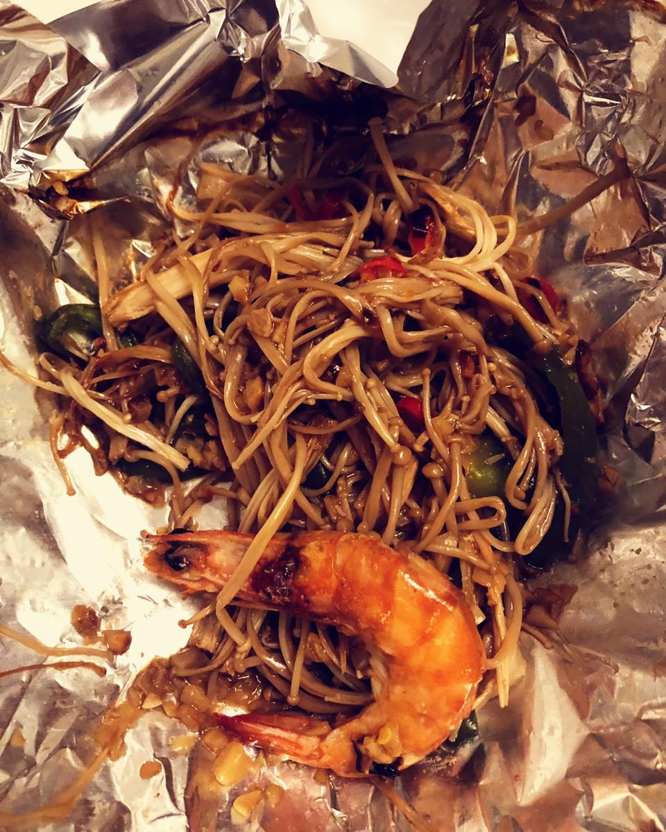 蒜蓉金针菇烤花蛤虾