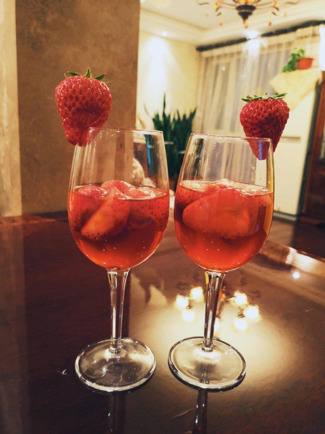 Erdbeerbowle(草莓波利酒)