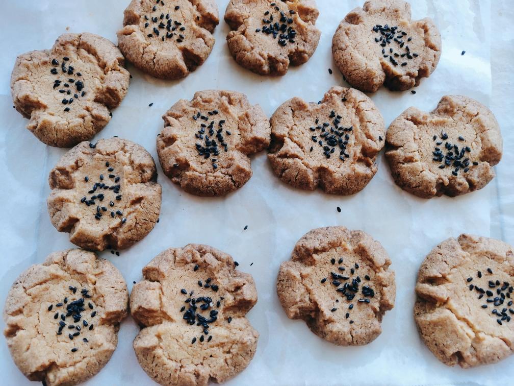 轻轻一按就碎掉的原味桃酥（不输猪油版）