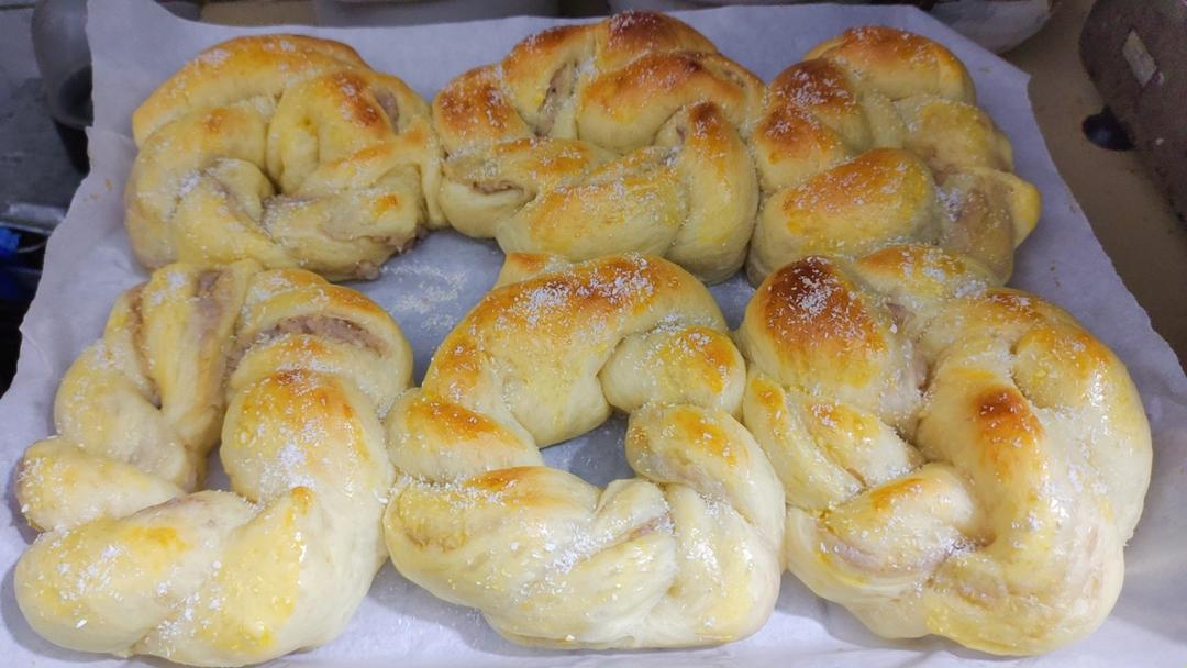 奶香芋泥花环软欧🌸层层内馅奶香绵密