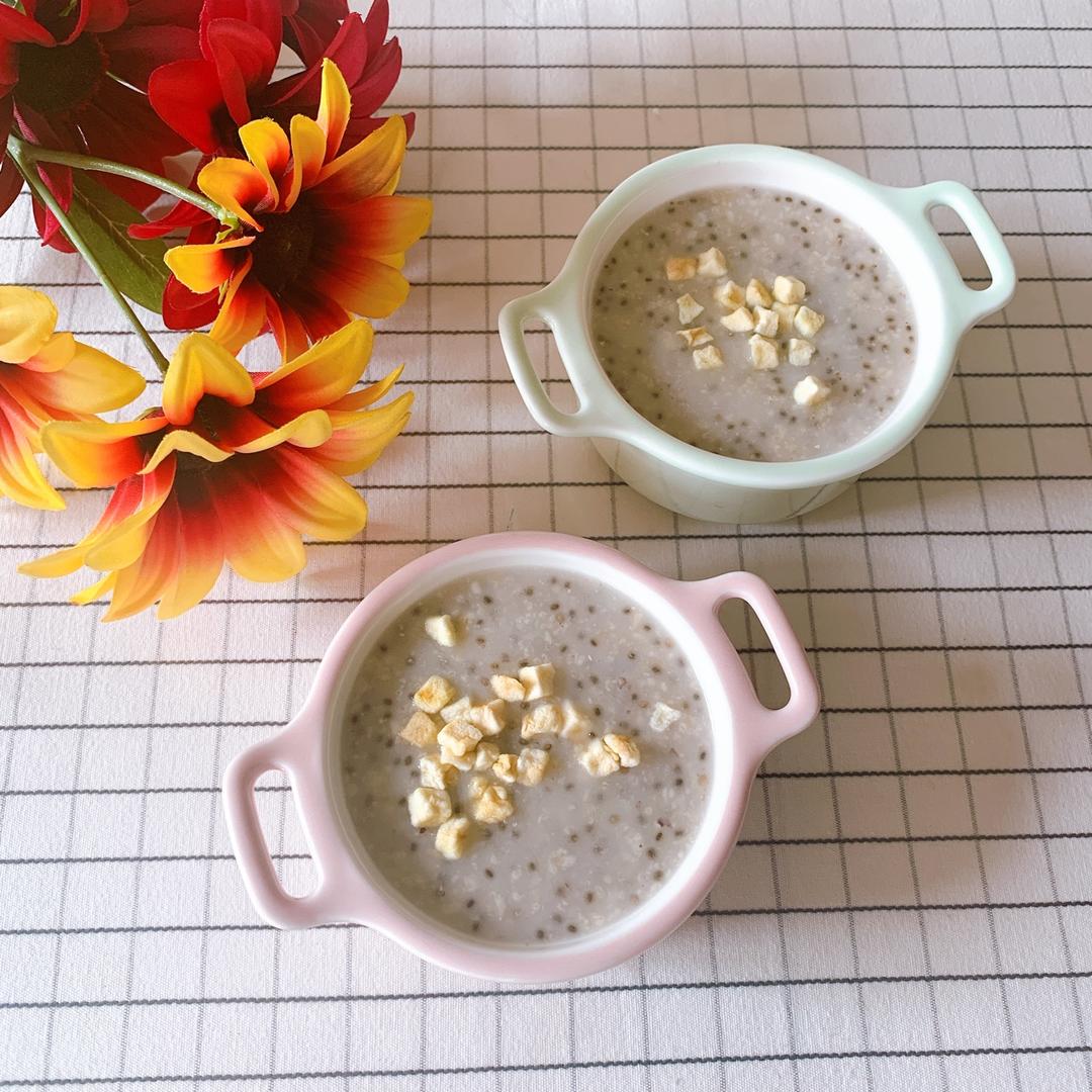 牛奶鸡蛋奇亚籽燕麦粥