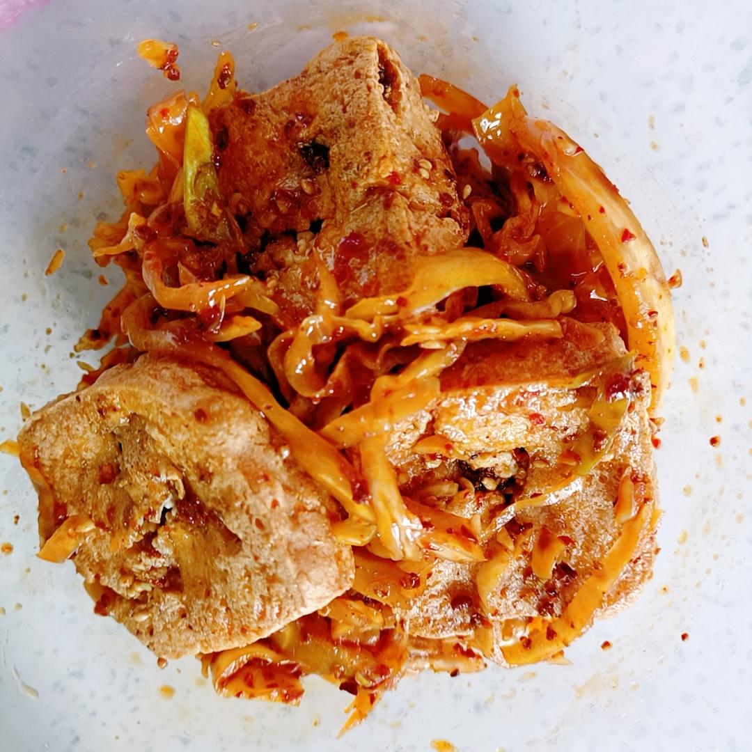 放在冷面或者臭豆腐里的甘蓝泡菜