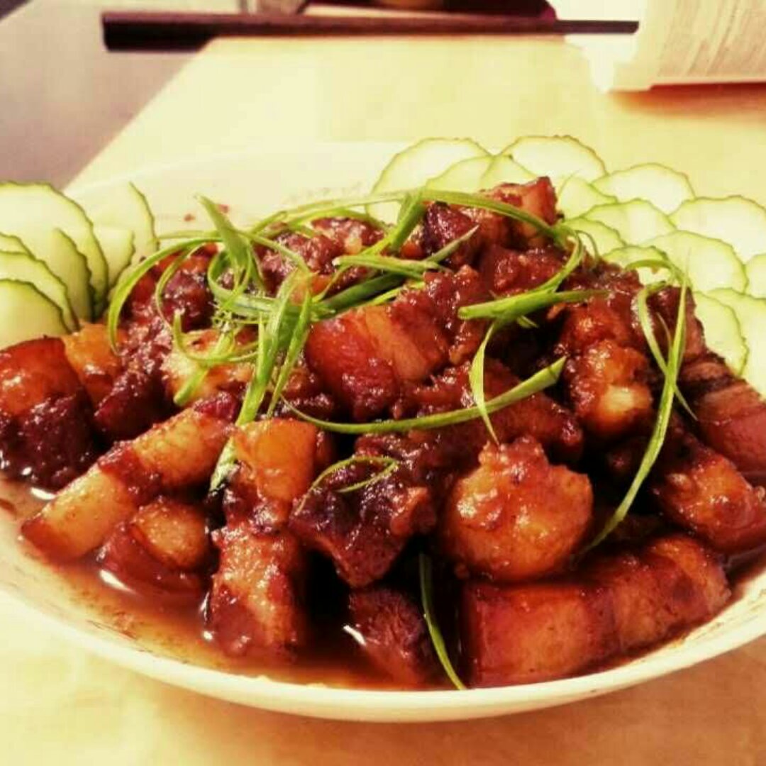 吃着碗里望着锅里的红烧肉