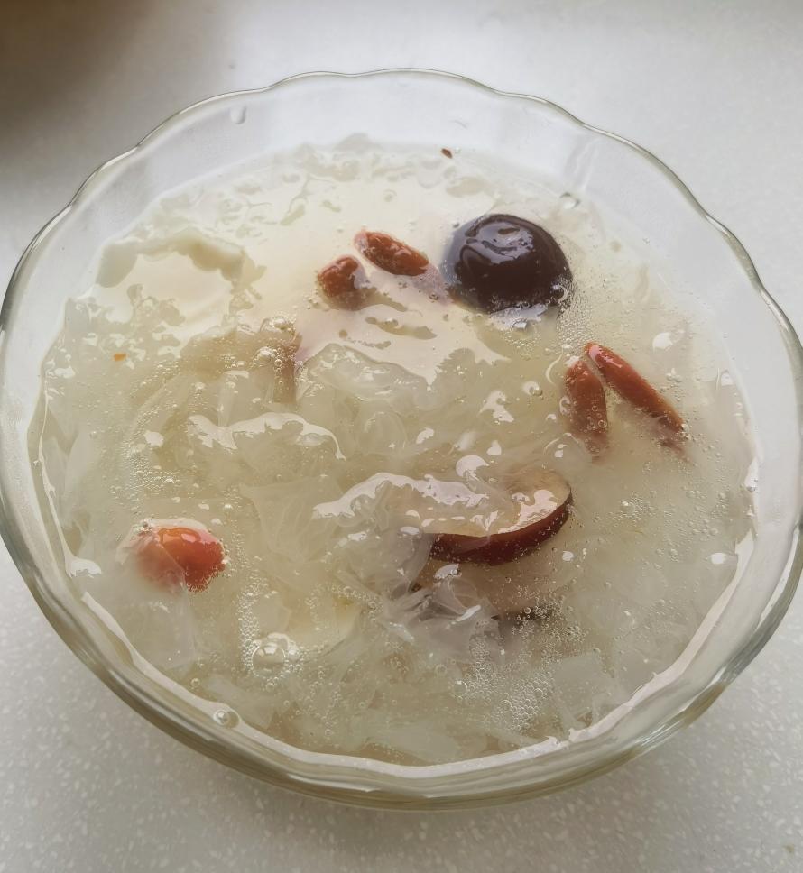 银耳百合羹（快速出胶）