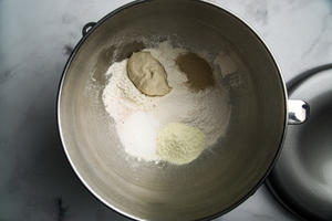 「食·日本九州」脆皮日式盐可颂，塩バターロール-プレッツェル風的做法 步骤4