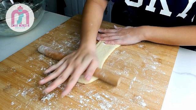 不用厨师机，不用揉半天，也能做出香甜的拉丝牛奶吐司面包！的做法 步骤19
