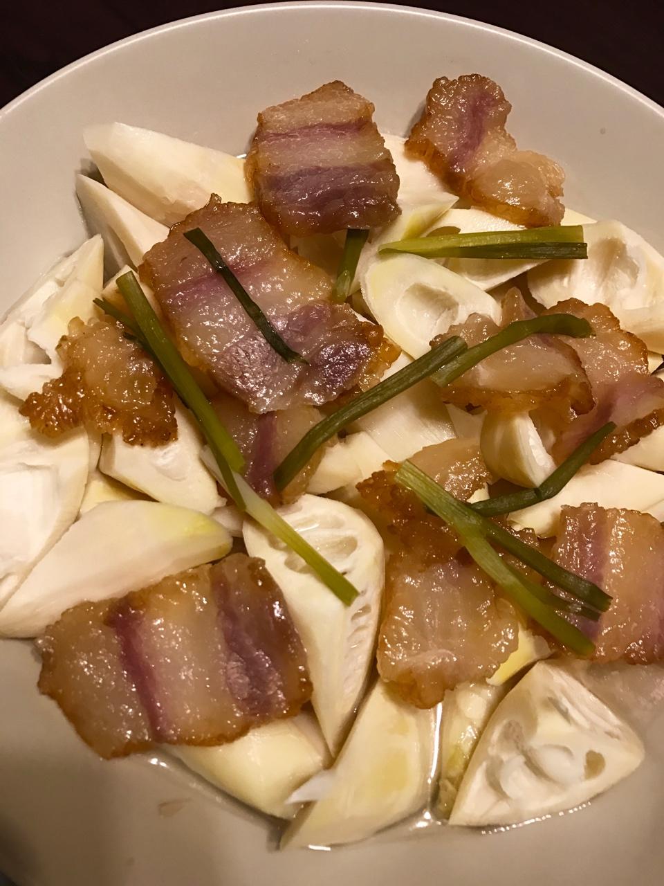 腌肉蒸春笋