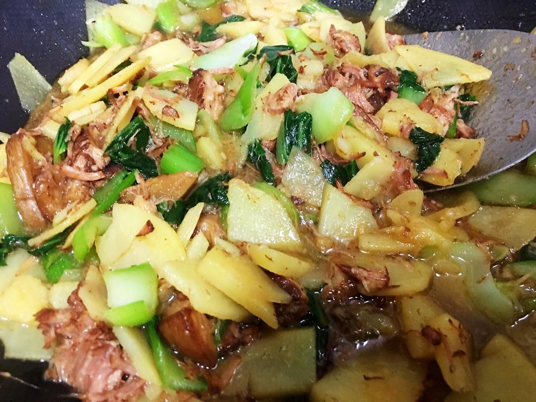 水映天涯xd做的简单三步肉烩菜(土豆,豆角,粉丝)