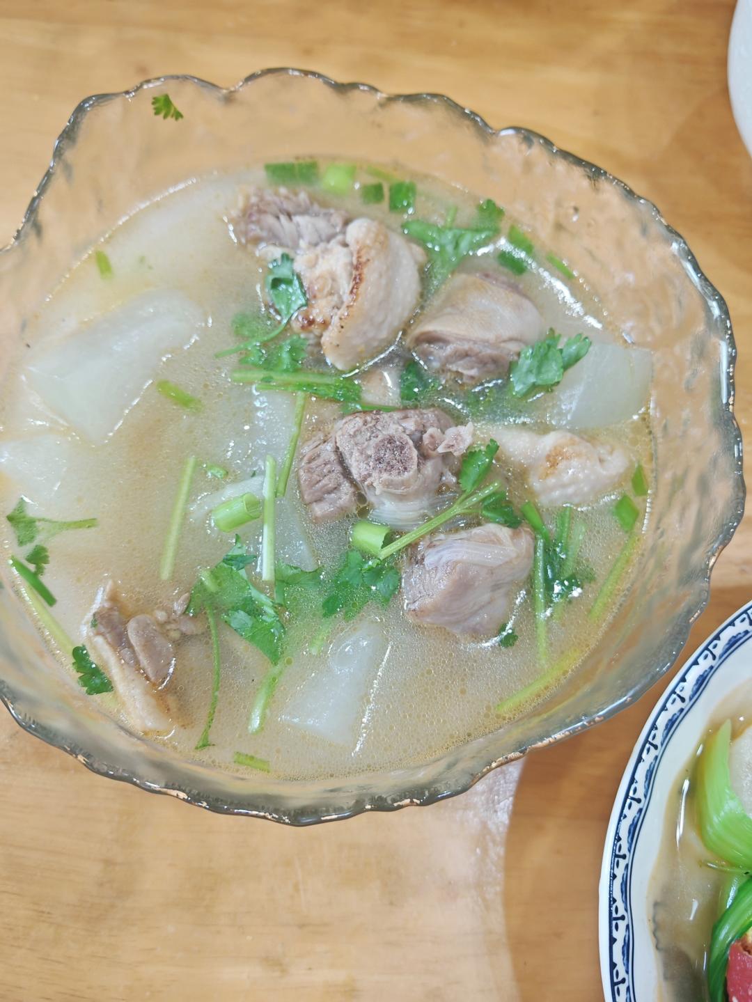 萝卜比鸭好吃的酸萝卜老鸭汤（也可以作为火锅底料呢）