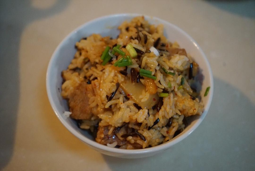 超快手~辣白菜五花肉炒饭