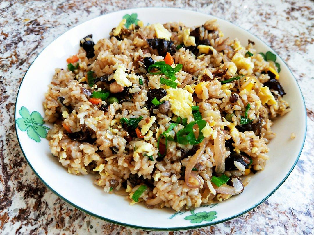 洋葱酱油蛋炒饭