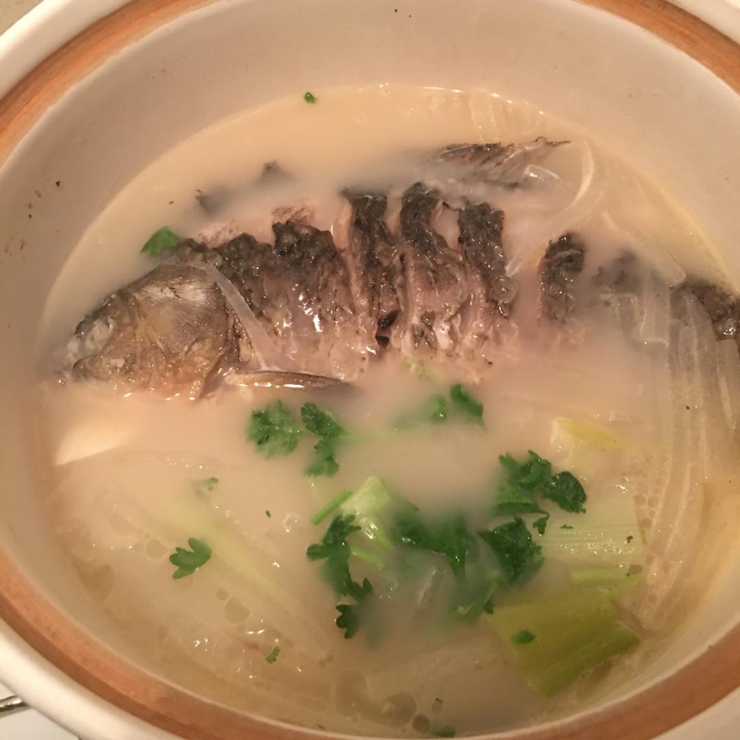 萝卜丝鲫鱼汤