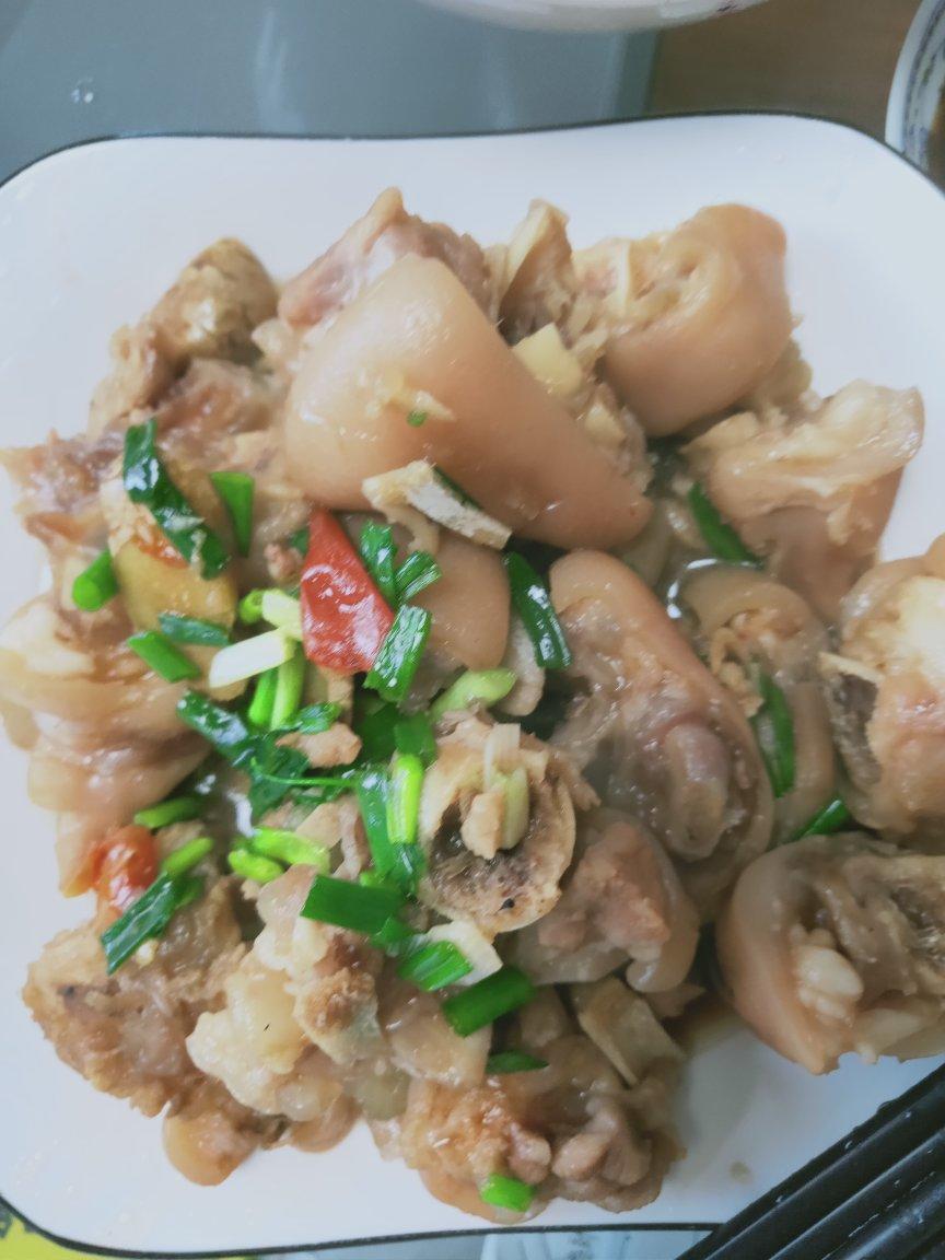老丁的私房菜－红烧猪蹄
