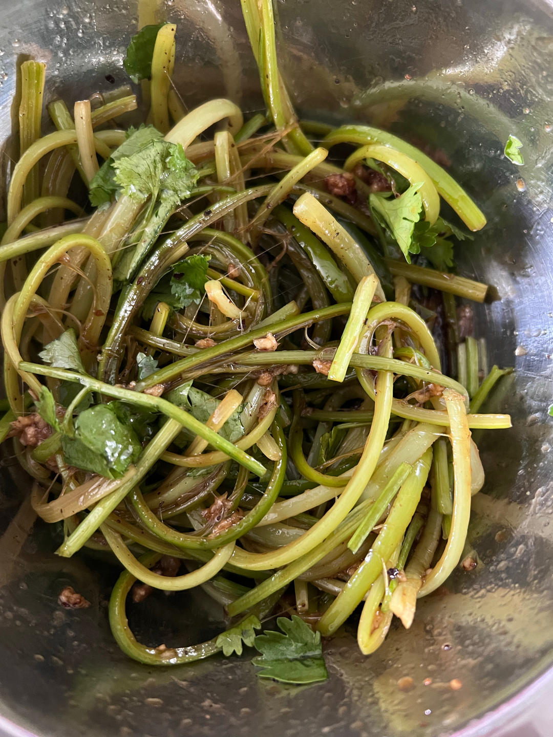 湖南口味凉拌手撕蒜苔