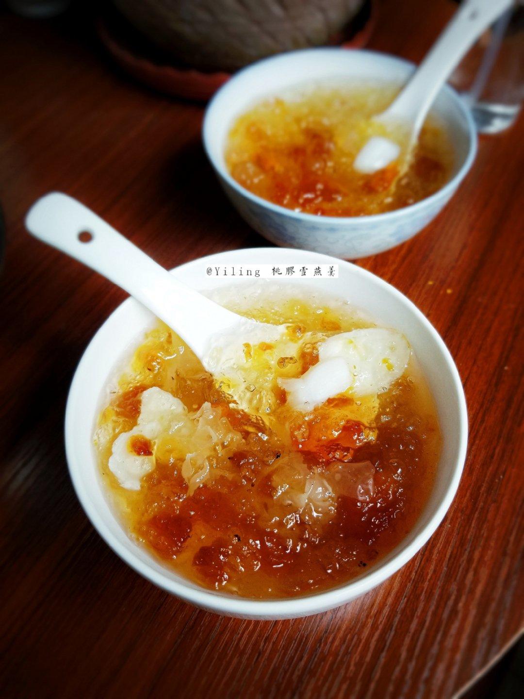 银耳桃胶皂角米雪燕羹