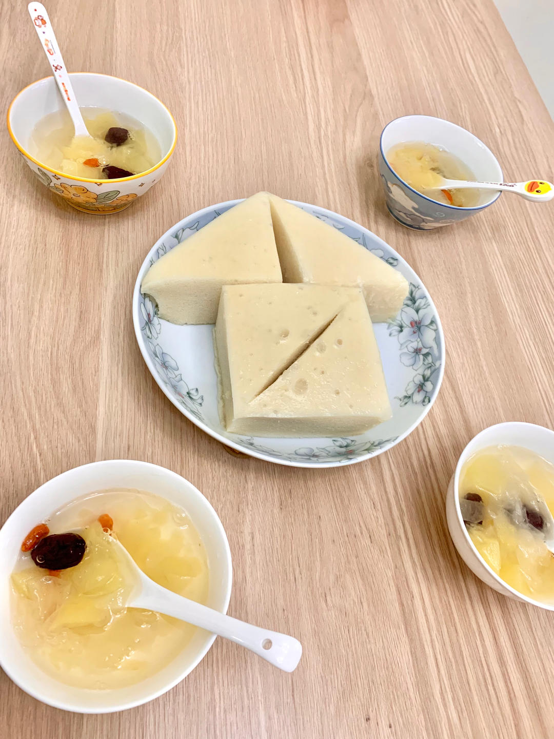 好一碗秋季佳品「润肺止咳汤」银耳红枣雪梨汤