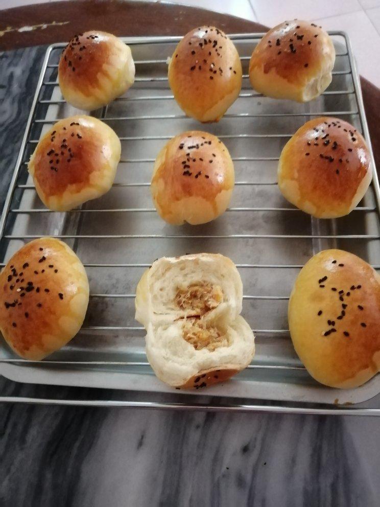 咸蛋黄肉松面包卷