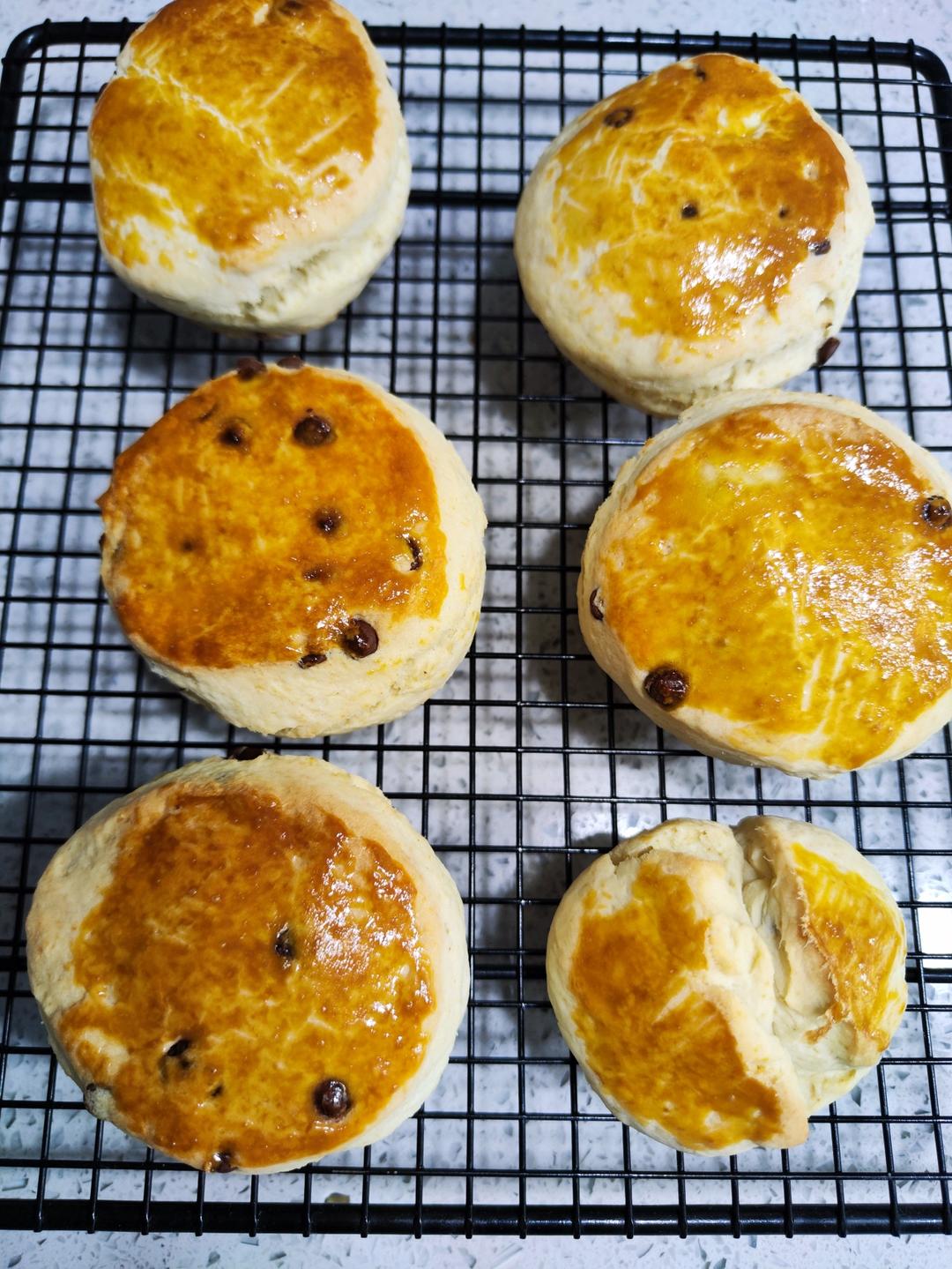 复刻英国女王私人御厨的经典司康：加映Cream Tea 经典吃法 & 如何做出松软內里、酥脆边缘的司康&司康佐醬製作