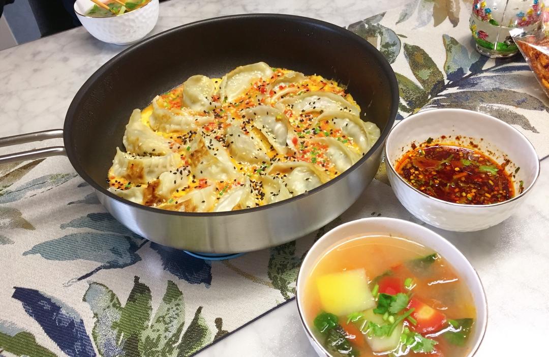 蛋抱煎饺（速冻饺）