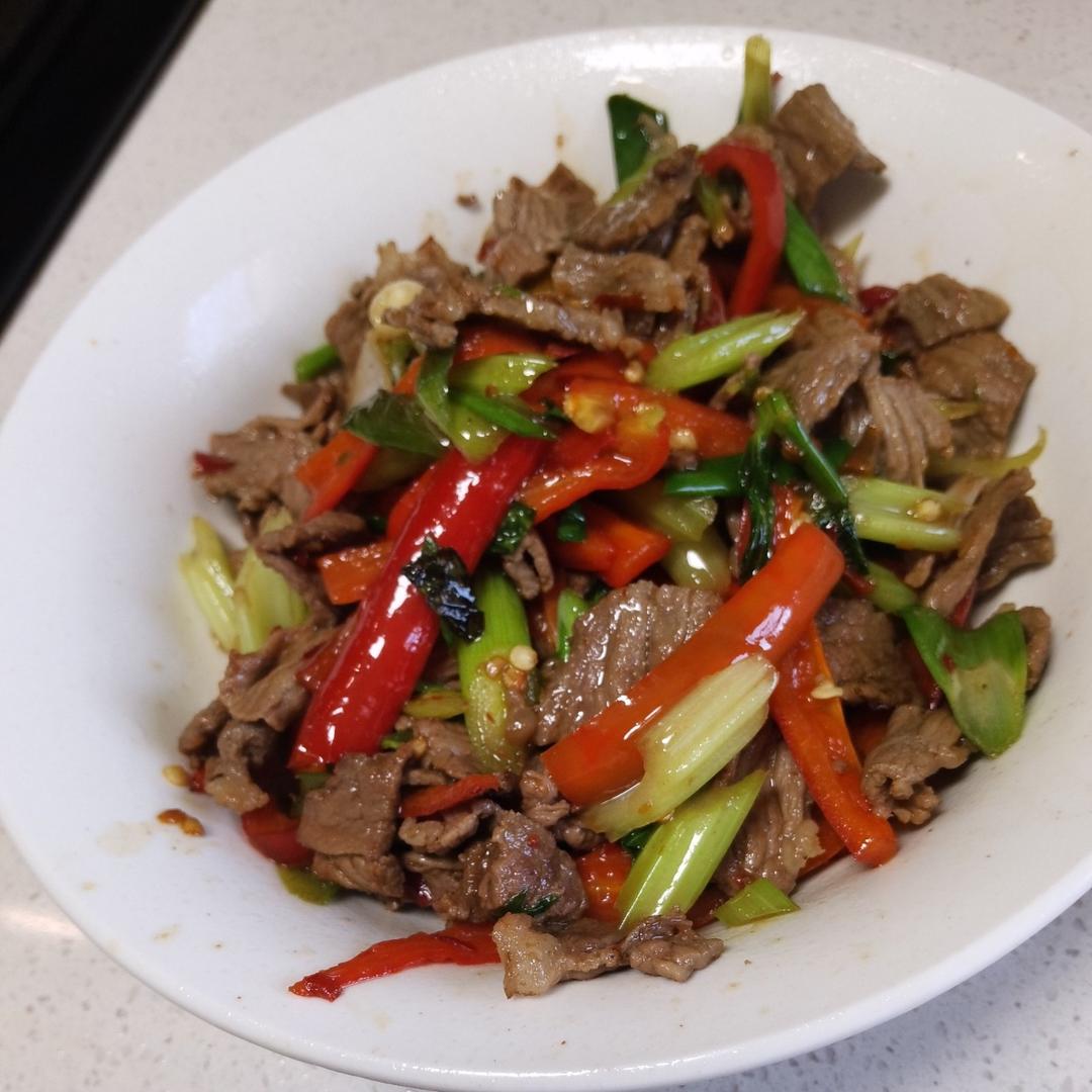 家常芹菜小炒牛肉的做法