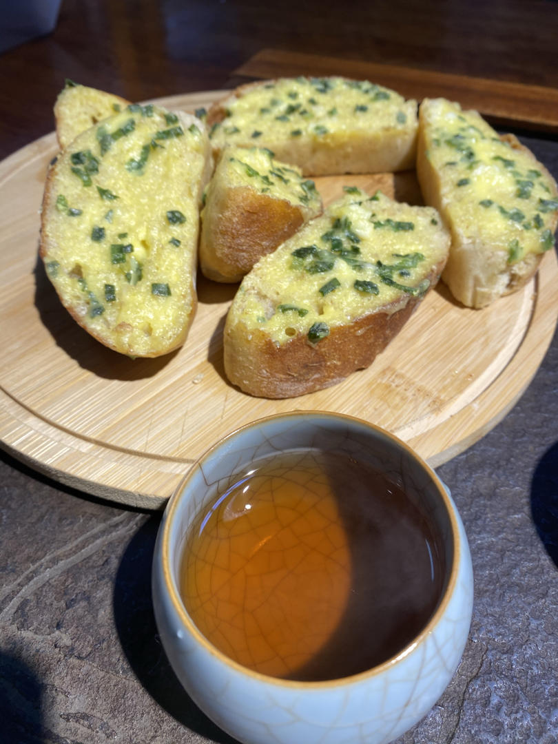 闻到味道就会饿的超级快手面包～蒜香法棍🥖